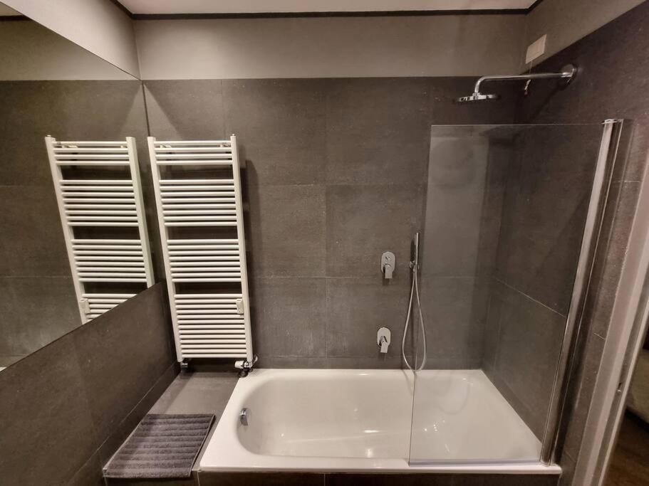 Gazzana Corner House Apartment Milan Bagian luar foto
